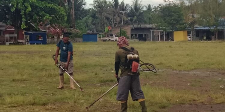 Pemdes dan Warga Desa Momalia 1 Gelar Kerja Bakti Jelang Ramadan.