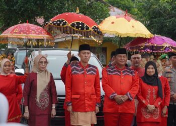 Kembali Pimpin Bolsel, Iskandar-Deddy Jalani Prosesi Adat Moloopu di Posigadan