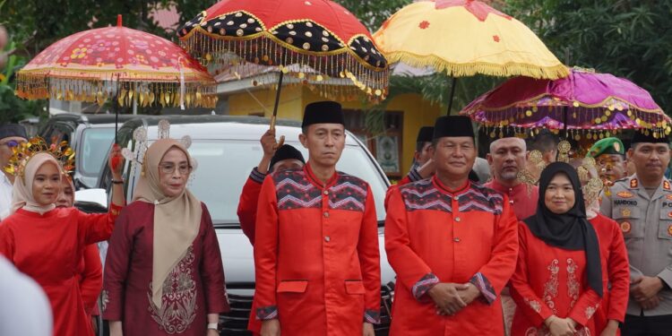 Kembali Pimpin Bolsel, Iskandar-Deddy Jalani Prosesi Adat Moloopu di Posigadan