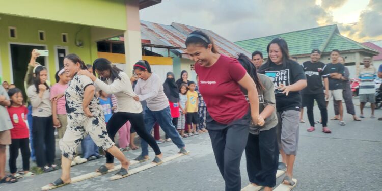 Pemdes dan Karang Taruna Momalia Tiga Isi Perayaan Ketupat Dengan Beragam Permainan Tradisional