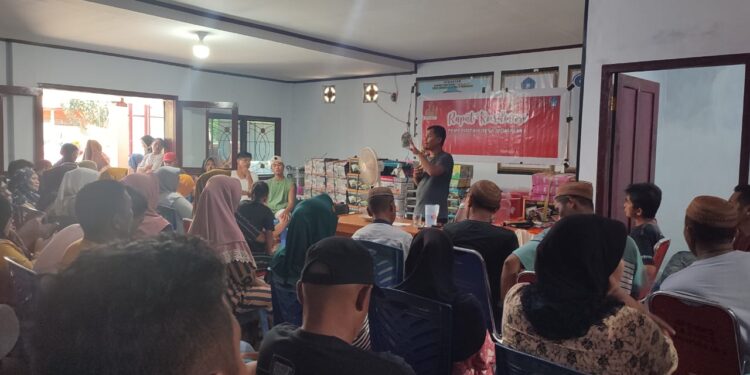 Gerak Cepat Pemdes Momalia I: Bagikan Herbisida Kepada Para Petani, Wujudkan Ketahanan Pangan