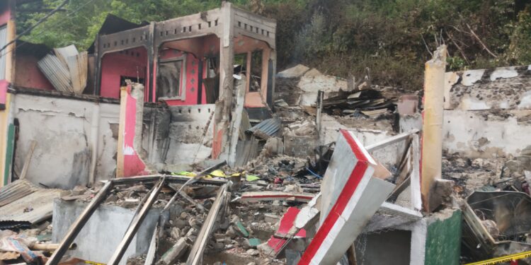 Kebakaran Hebat Hanguskan Rumah dan Kios Sembako di Desa Luwoo, Kerugian Capai Ratusan Juta