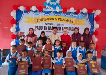 Komitmen Pendidikan Dini: Sangadi Momalia 1 Hadiri Perpisahan TK Mandiri