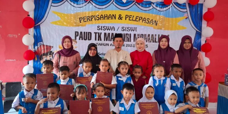 Komitmen Pendidikan Dini: Sangadi Momalia 1 Hadiri Perpisahan TK Mandiri