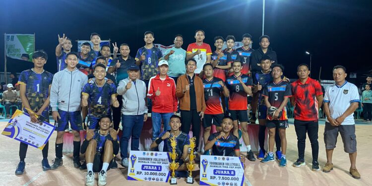 Laga Panas Antara J2 Smart VS ZK Spike Resmi Akhiri Turnamen Bola Voli Momalia Tiga Cup
