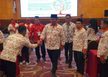 Tutup Bimtek Perangkat Desa se-Bolsel, Wabup Deddy Desak Pertumbuhan Digitalisasi Desa