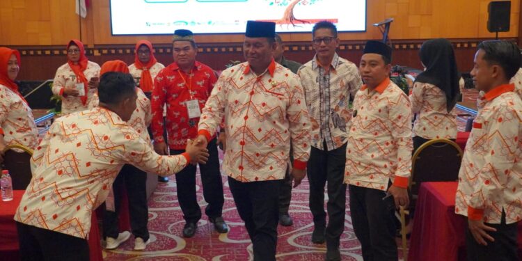 Tutup Bimtek Perangkat Desa se-Bolsel, Wabup Deddy Desak Pertumbuhan Digitalisasi Desa