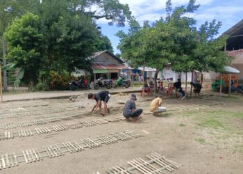 Masyarakat Meyambanga Timur Gotong Royong Menata Lingkungan, Sambut Perayaan Ke-80 RI
