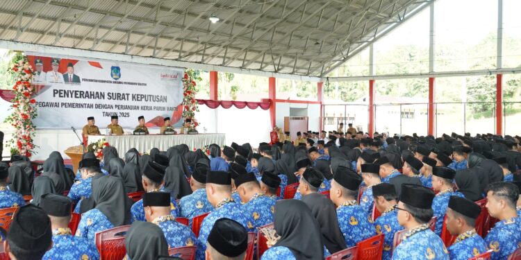 Bupati Bolsel Serahkan 485 SK PPPK Paruh Waktu, Profesionalisme dan Loyalitas Jadi Kunci