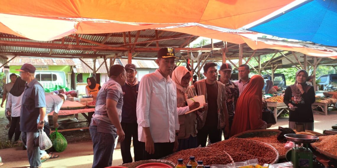 Antisipasi Lonjakan Harga, Bupati Iskandar Pantau Langsung Pasar Tradisional Soguo