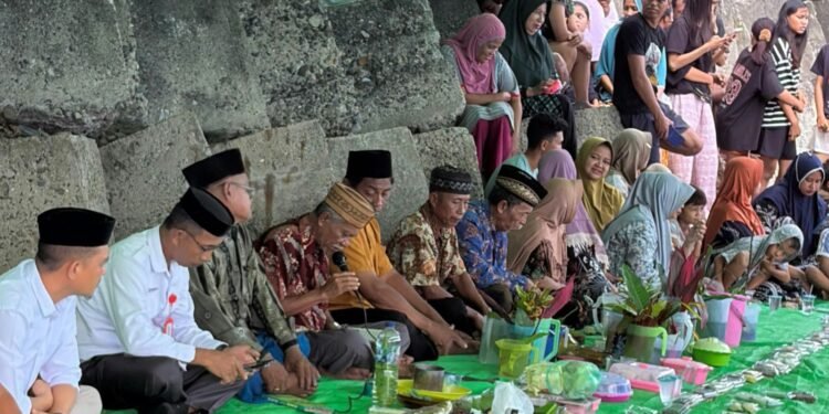 Doa Mandi Syafar Desa Momalia II Jadi Momentum Perkuat Silaturahmi Warga